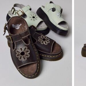 Dr. Martens Dunnet Flower Sandals - Brown